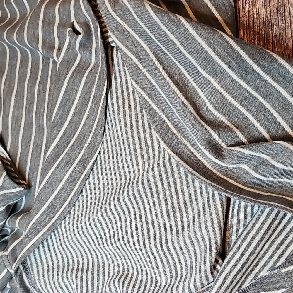 NWT CHARTER CLUB 3/4 CUFF SLEEVE GRAY & WHITE STRIPE PULLOVER KNIT TOP - Picture 9 of 12